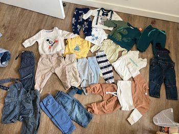 Lot de vêtements 9 mois 22 pièces