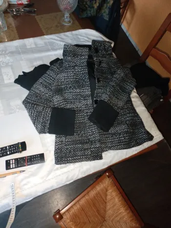 Veste Zara épaisse t38 noir et blanche