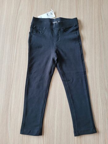 Pantalon noir neuf 4-5 ans