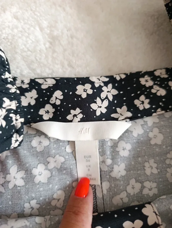 Combishort H&M 36 noir fleuri blanche manches courtes bouffantes - photo numéro 10