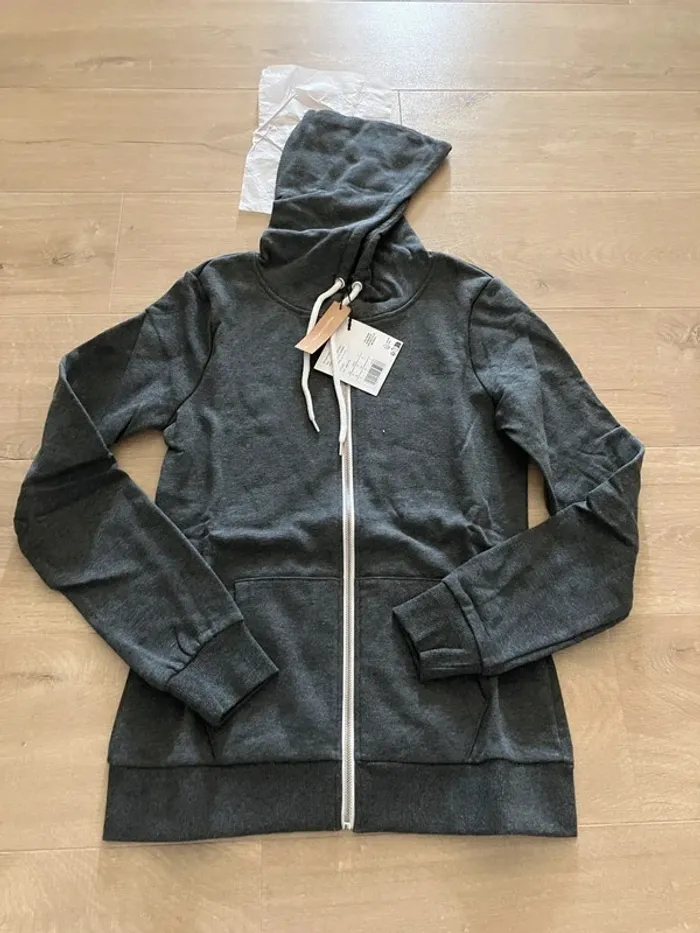 Pull à capuche zippé sweat even & Odd taille S neuf avec étiquette