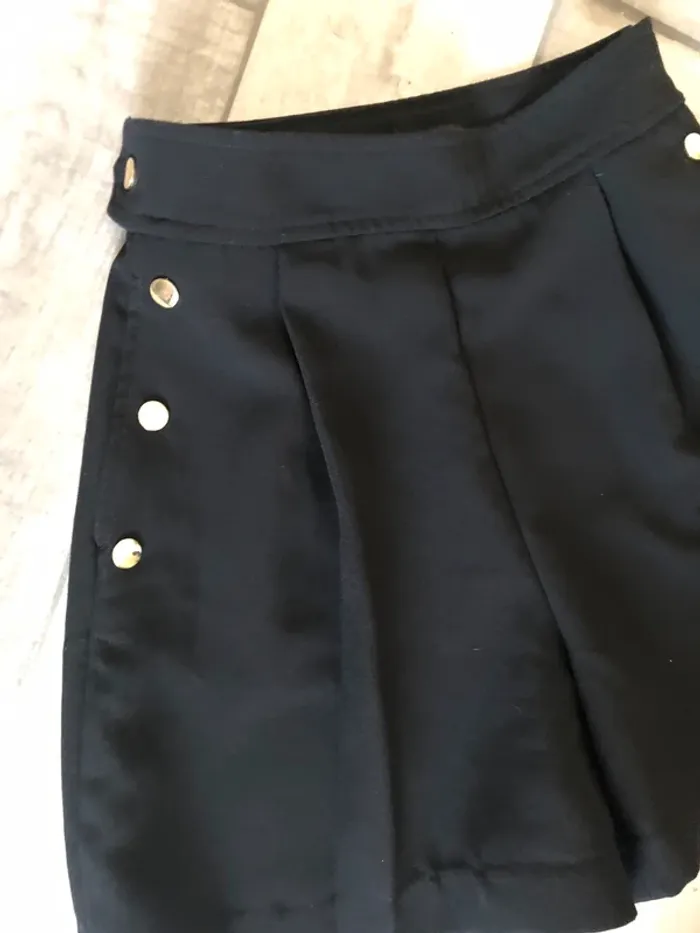 Short évasé Zara TBE Taille XS - photo numéro 2