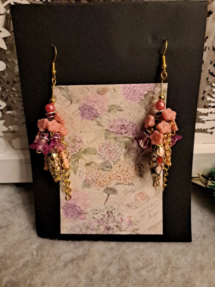 Boucles d'oreilles pendante rose doré - photo numéro 3