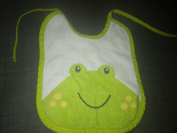 1 bavoir des la naissance neuf