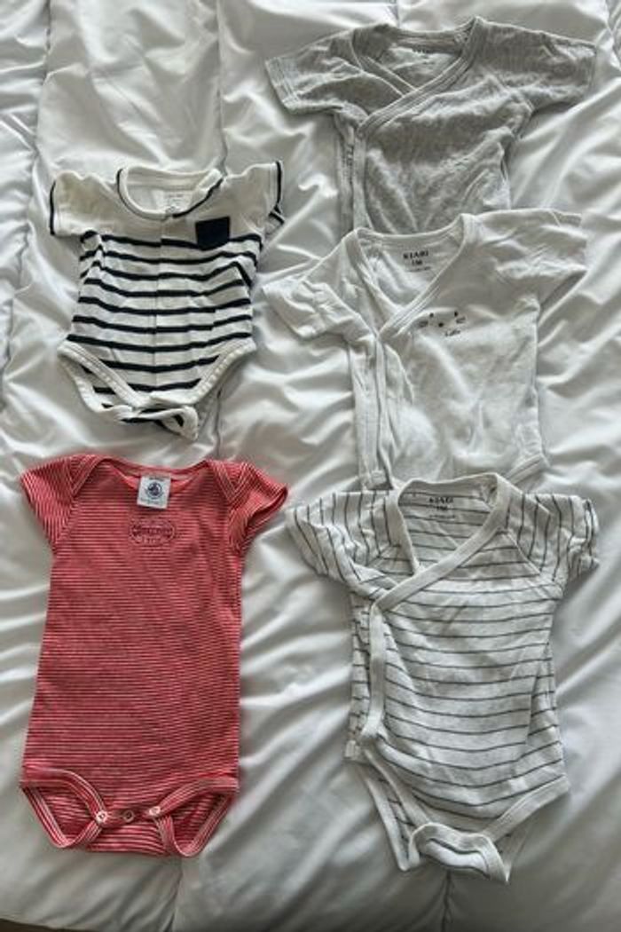Lot bodies pour bébé garçon de 1 mois