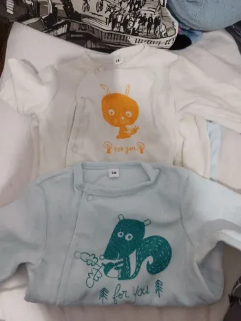 Deux pyjamas 3 mois