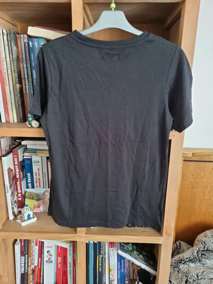 T Shirt. " Je suis célibataire et je le vis bien " - photo numéro 5