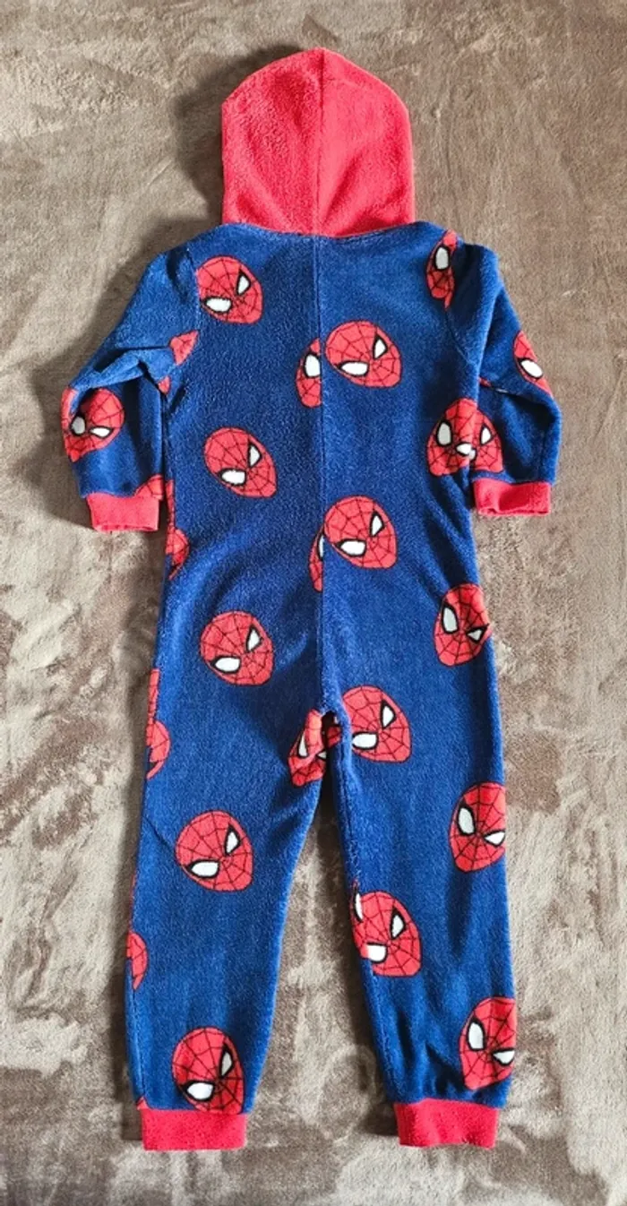 Pilou Spiderman taille 5 / 6 ans - photo numéro 2
