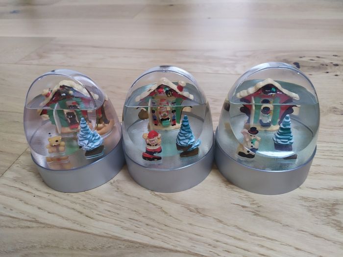 Lot de 3 boules de neige lumineuse châlet.