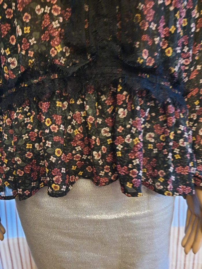 Jolie Blouse noir fleuries H&M eur 46 - photo numéro 10
