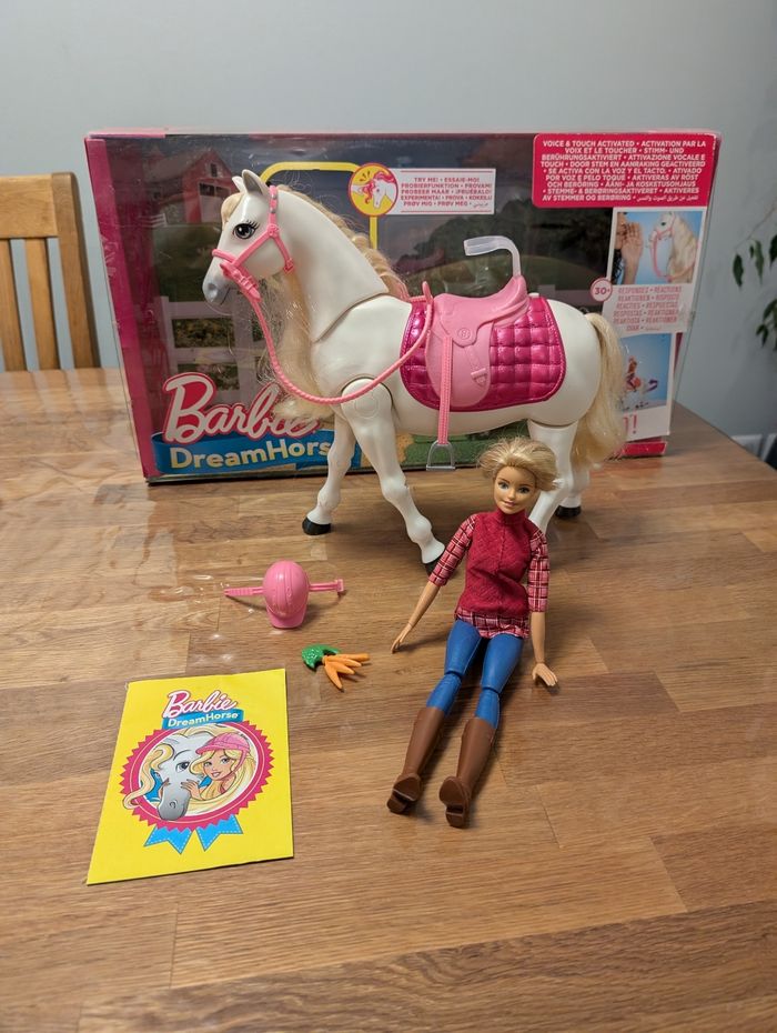Barbie et son cheval de rêve interactif avec boite
