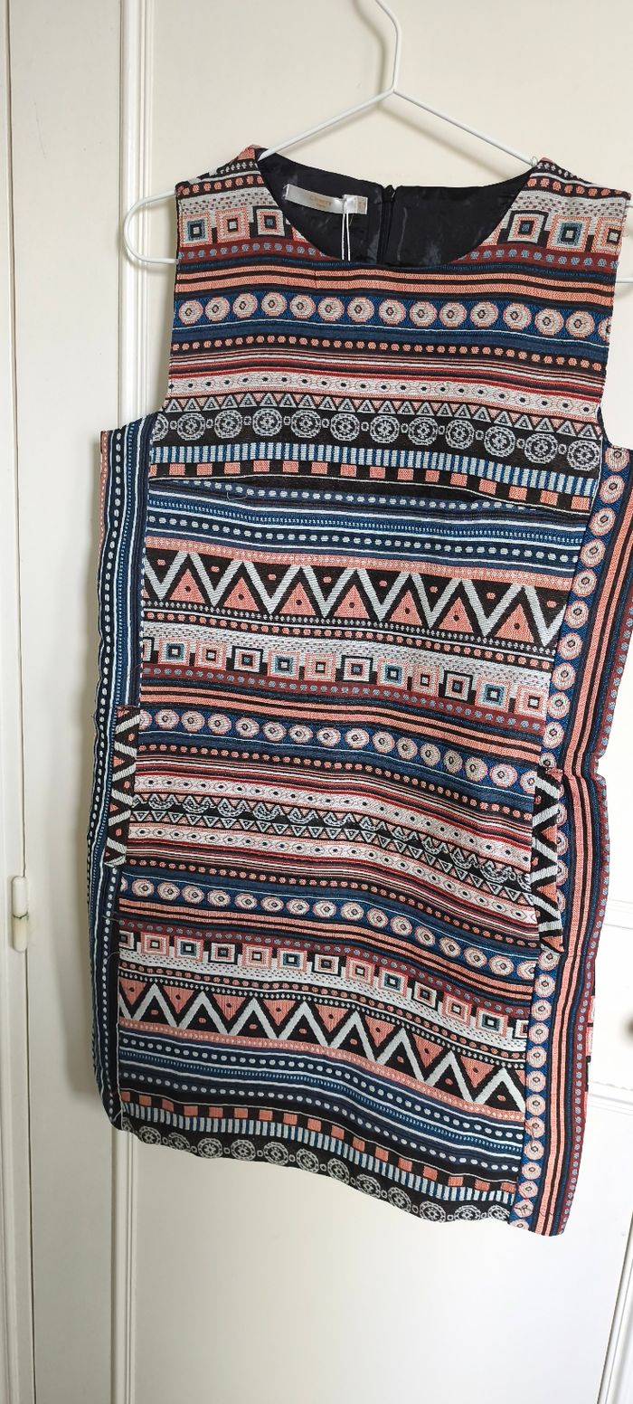 Robe droite ethnique chic – Neuve avec étiquette - photo numéro 2