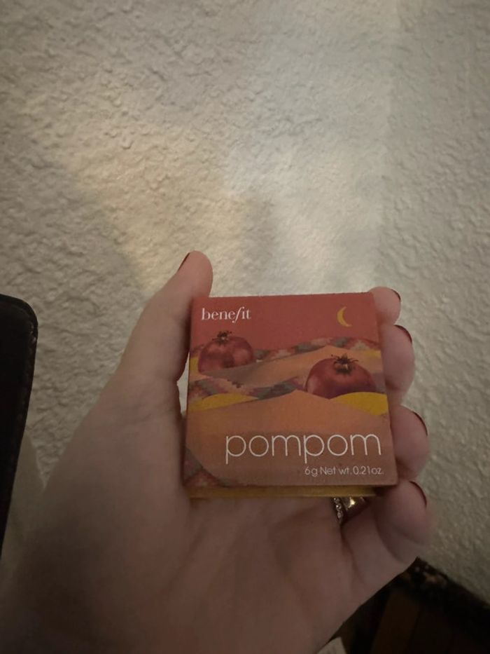 Benefit blush pompom