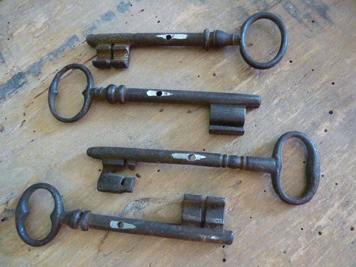 lot de clefs anciennes pré-percées decoration cadre collection TBE - photo numéro 3