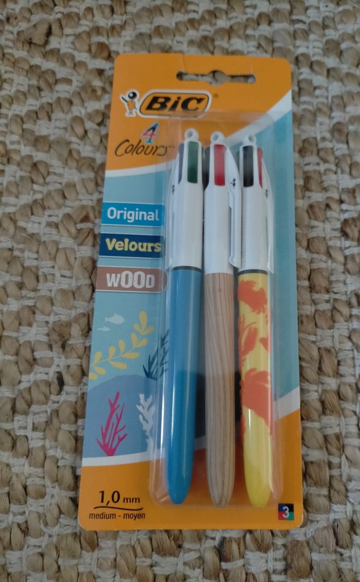 Lot 3 stylos 4 couleurs Bic