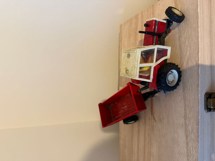 Tracteur Massey Ferguson avec remorque à 2 essieux - photo numéro 1