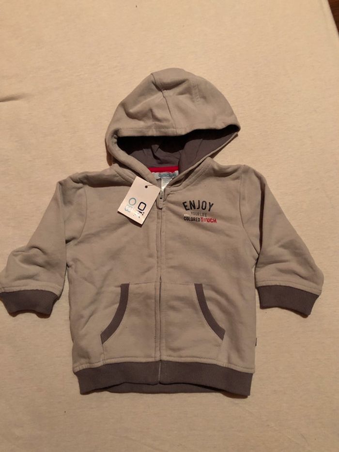 Gilet à capuche zippé gris neuf