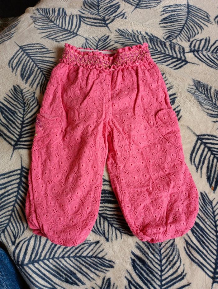 Pantalon rose brodé - photo numéro 2