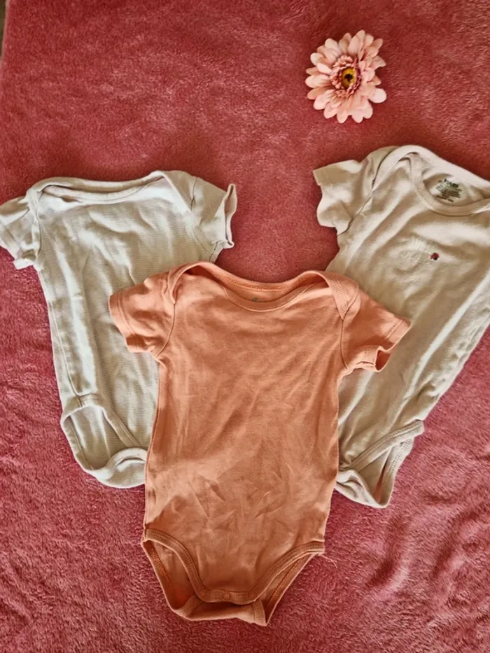 3 body manches courtes 9 mois
