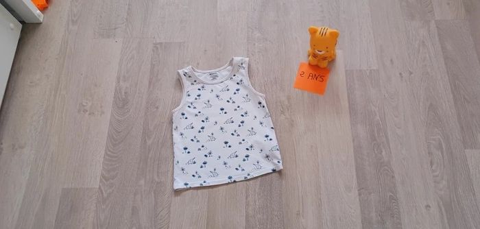 Débardeur bébé garçon Kiabi, motif petits elephants, taille 24 mois, en très bon état.