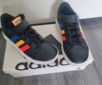 baskets Adidas taille 31  en excellent état