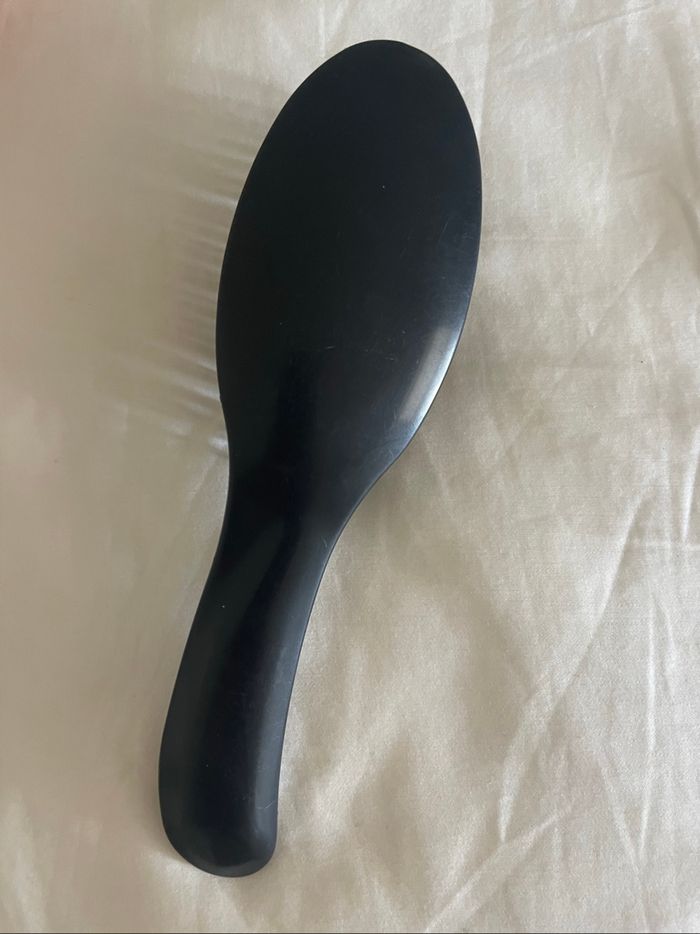Brosse à cheveux noire - photo numéro 4