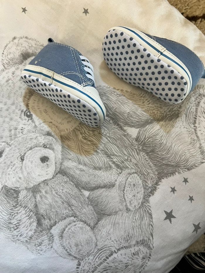 Très belles chaussures de bébé - photo numéro 2