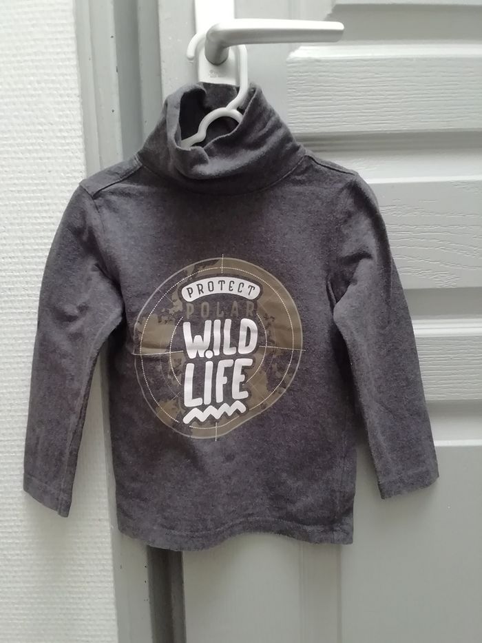 Vends sous pull gris.