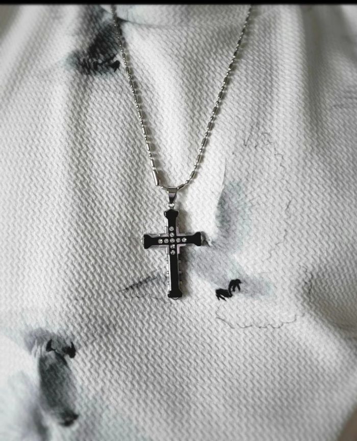 Collier croix jésus gothique noire avec strass brillants – chaîne acier – bijou rock punk unisexe - photo numéro 5