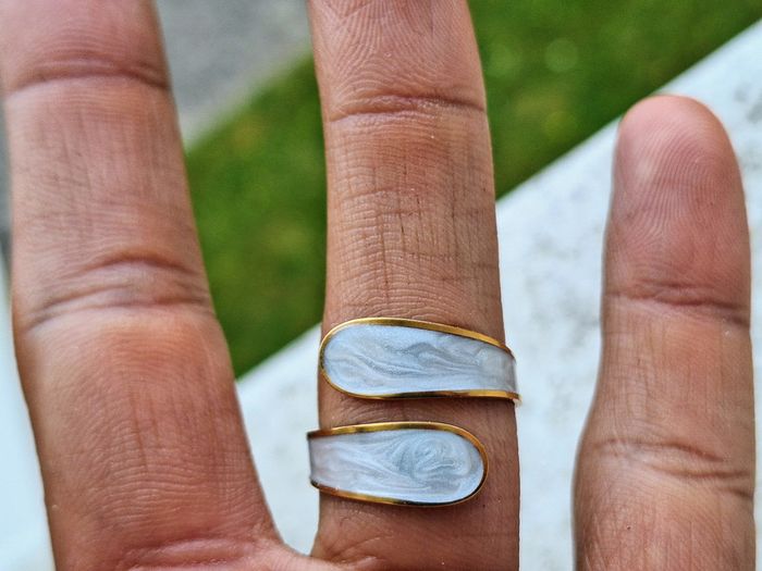 Bague Doré ouverte, avec du nacre blanc, Elégant et Minimaliste, Ajustable - photo numéro 5