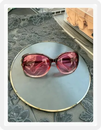 Lunette de soleil ronde rose