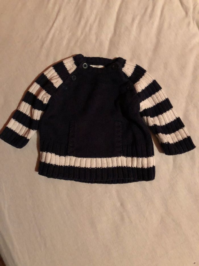 Pull marine et blanc