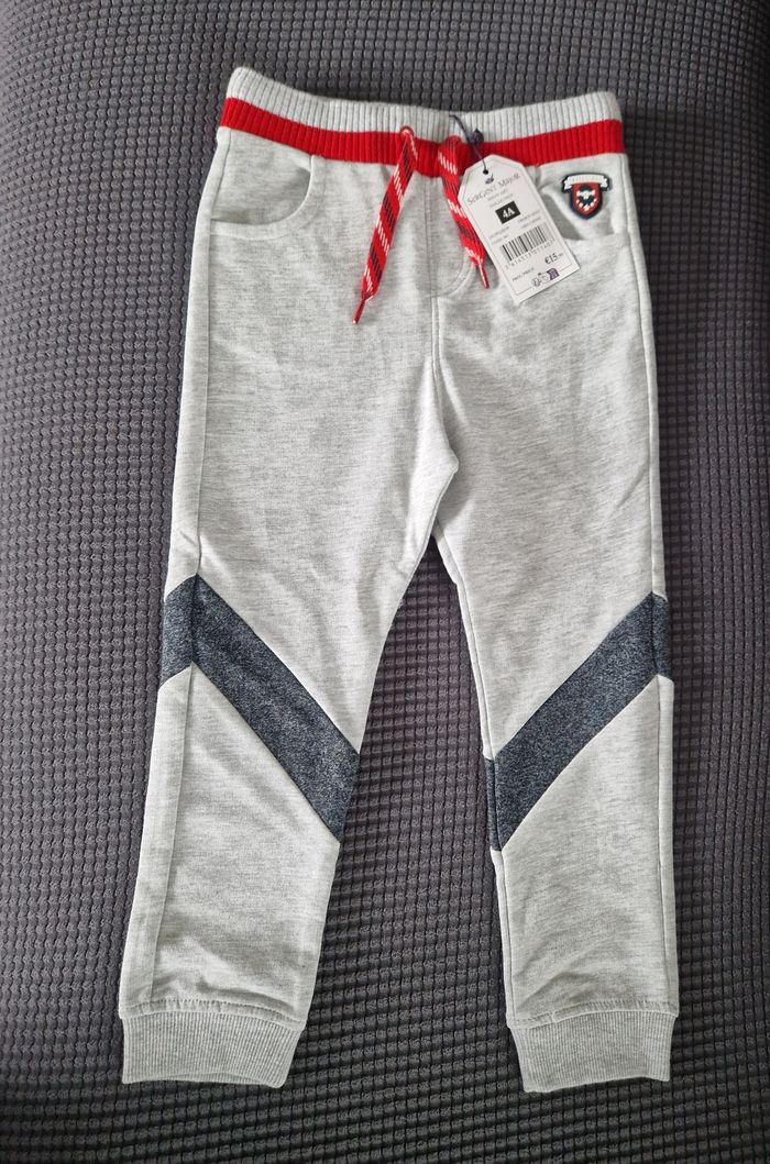 Pantalon neuf 4 ans - photo numéro 2