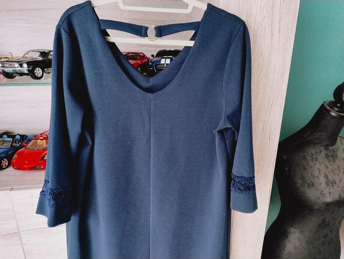Joli robe bleue marine 👗 - photo numéro 4