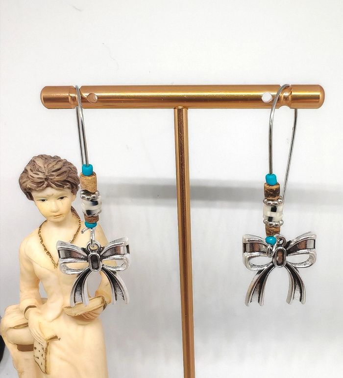 Boucles d'oreilles pendantes noeud - photo numéro 2