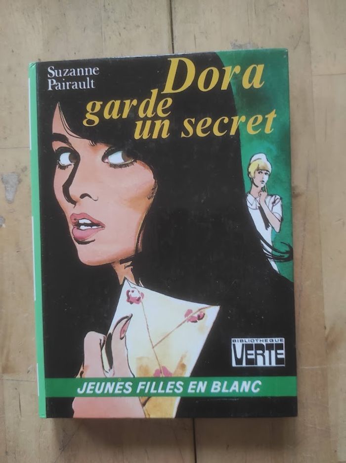 Dora garde un secret Suzanne Pairault Bibliothèque verte cartonnée 1974 - photo numéro 1