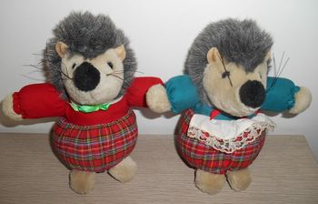 2 Hérissons peluche 18 cm