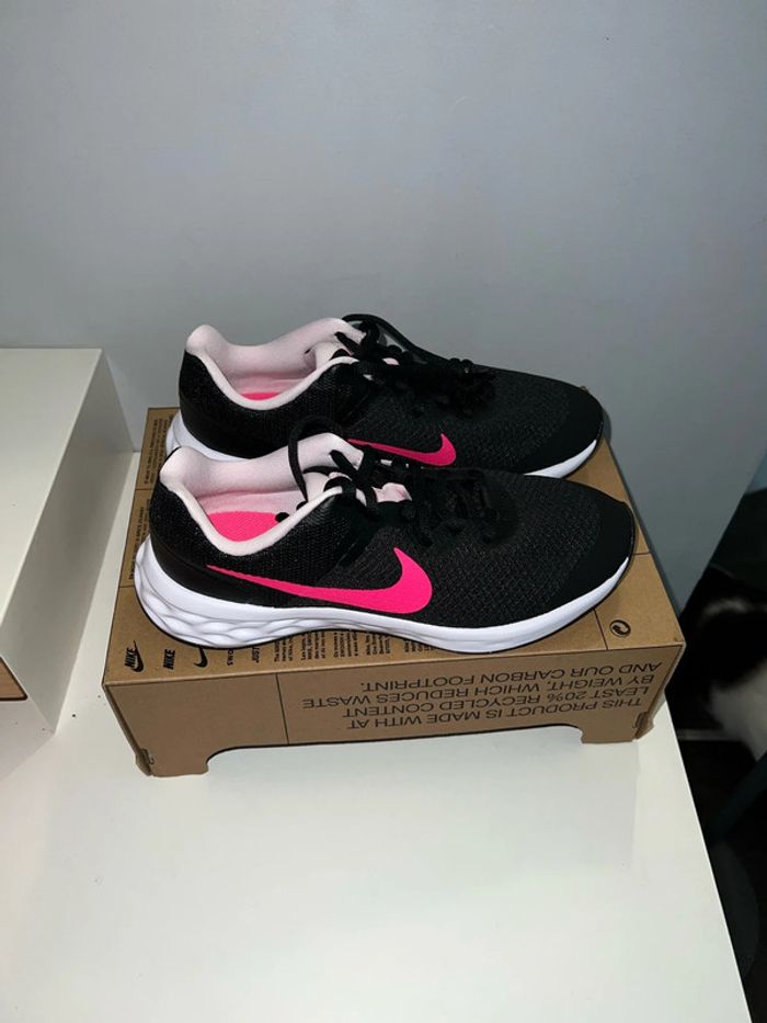 Basket Nike taille 36.5 femme - photo numéro 3