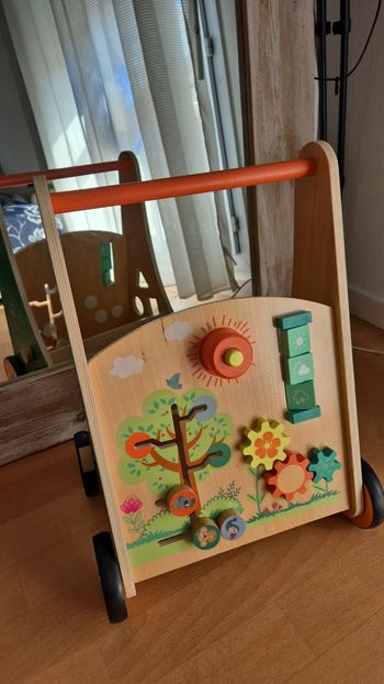 Chariot de marche en bois