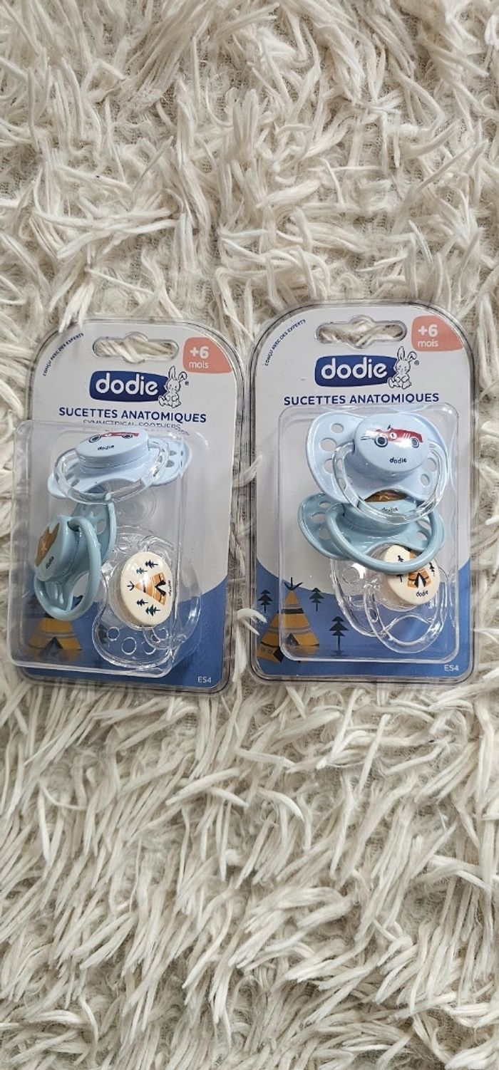 Lot de 6 sucettes anatomiques Dodie 6 mois +