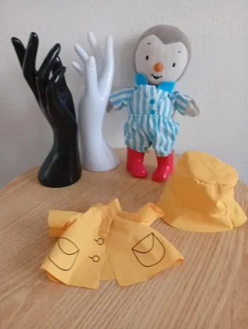 Peluche de T'choupi avec ses affaires dessin tchoupi et doudou