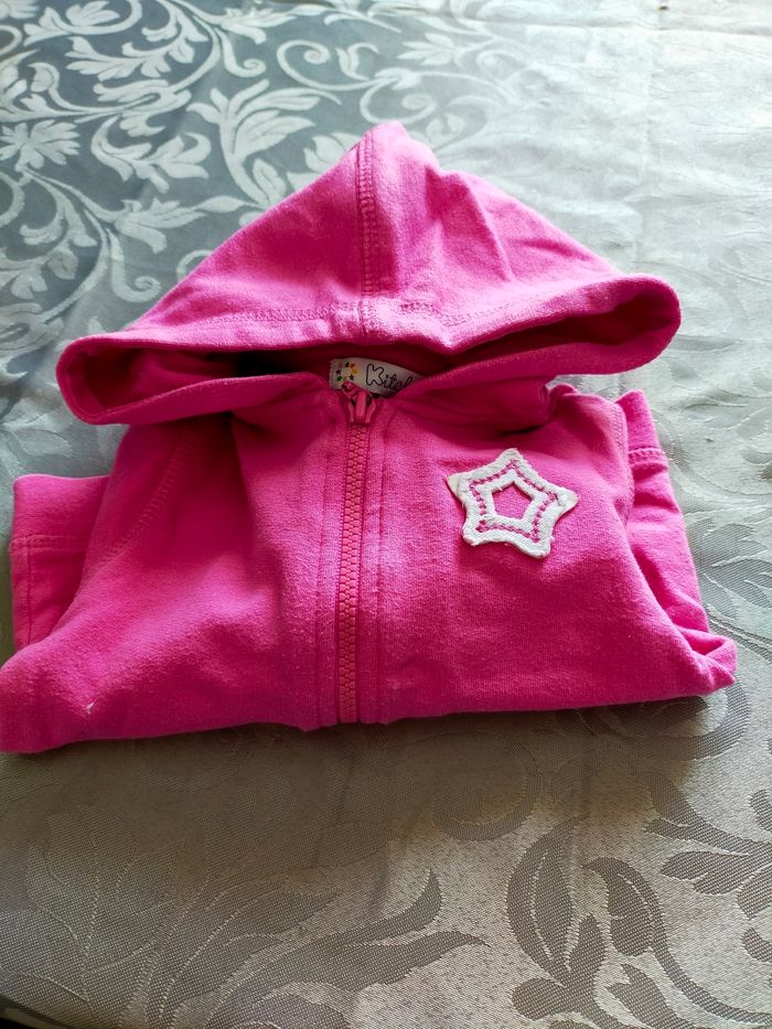 Sweat avec fermeture éclair rose avec capuche