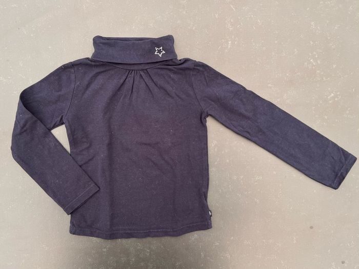 Tee-shirt col roulé bleu marine strass étoile