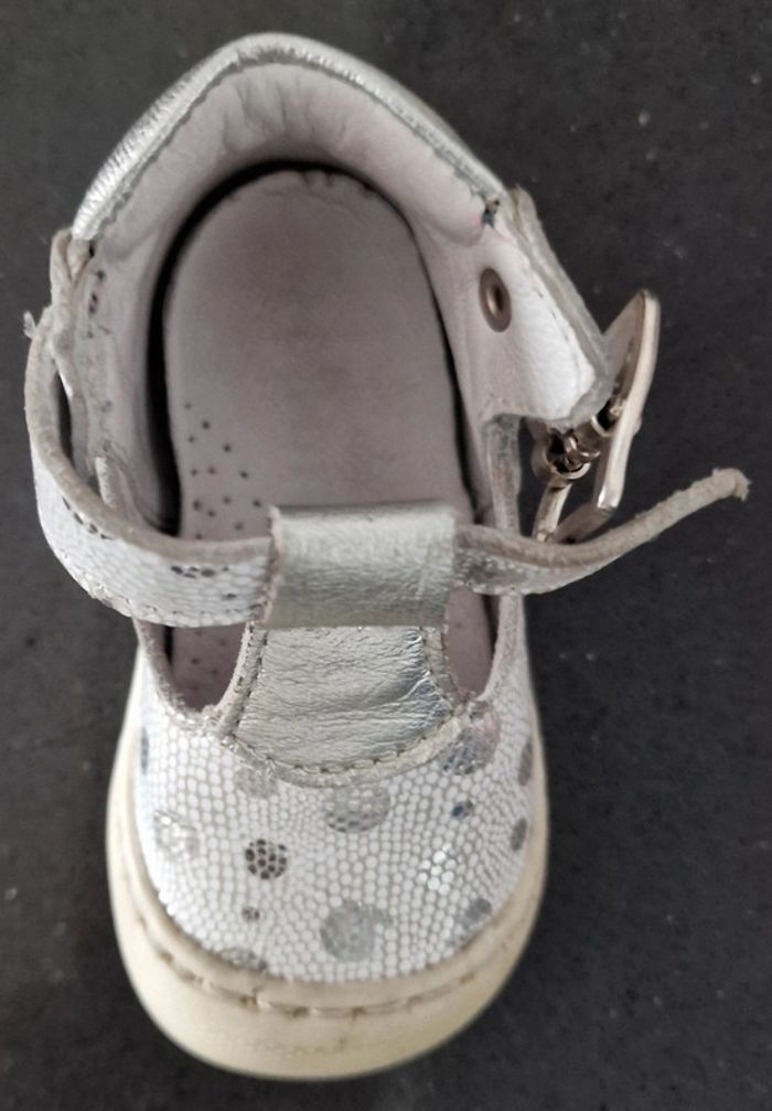 Chaussures 👟 1er pas babies T18 (BE avec défaut) - photo numéro 4