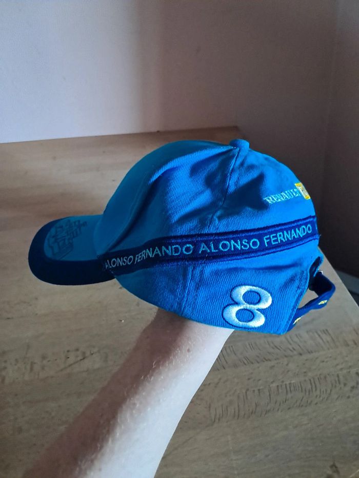 Casquette Fernando Alonso chez Renault F1 Team numéro 8 - photo numéro 6