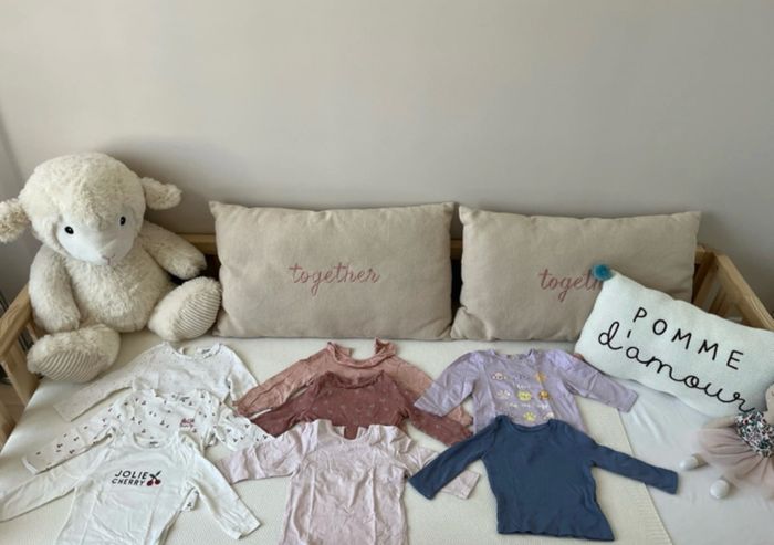 Lot de vêtements bébé fille 18 mois, 71 pièces neuves ou en très bon état! - photo numéro 3
