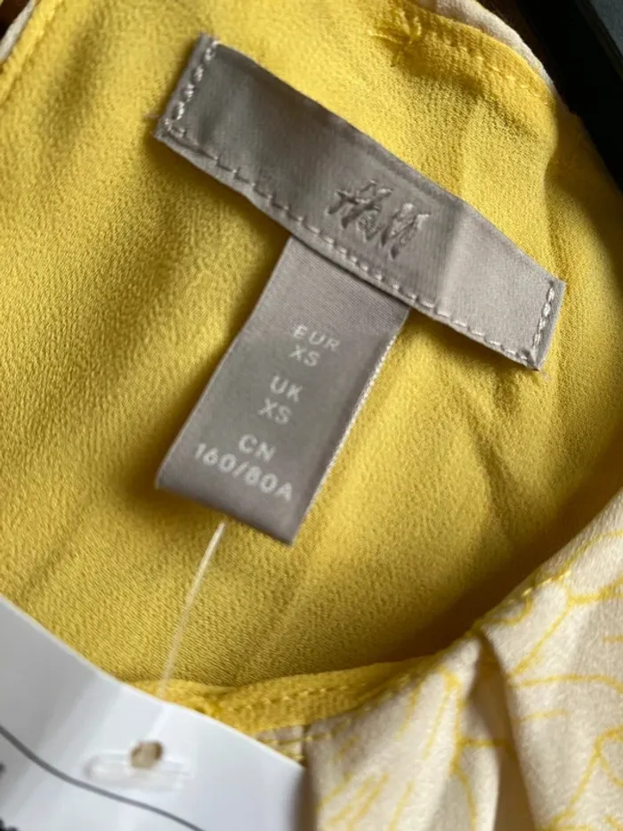 Très jolie robe sans manches H&M taille XS Neuve doublée Tombé élégant - photo numéro 2