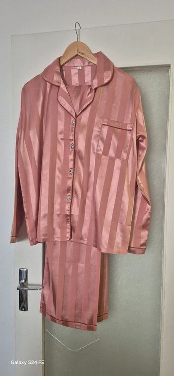 Pyjama femme en satin neuf