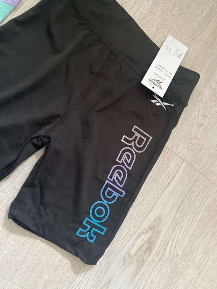 Lot de 2 shorts cyclistes Reebok taille 4 5 ans Neufs - photo numéro 3