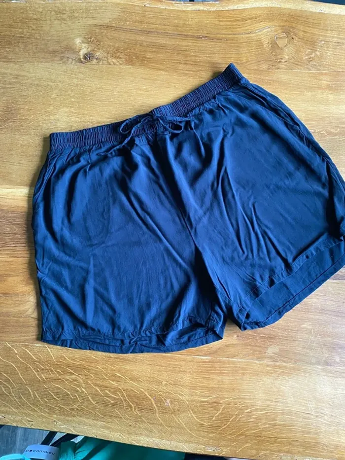 Short noir fluide taille 44